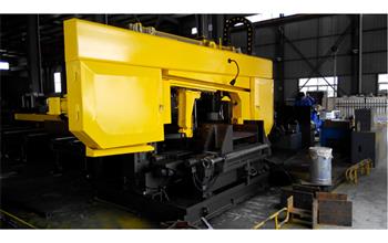 專業(yè)切割H型鋼—金鋒鋸業(yè)高精度旋轉角度帶鋸床